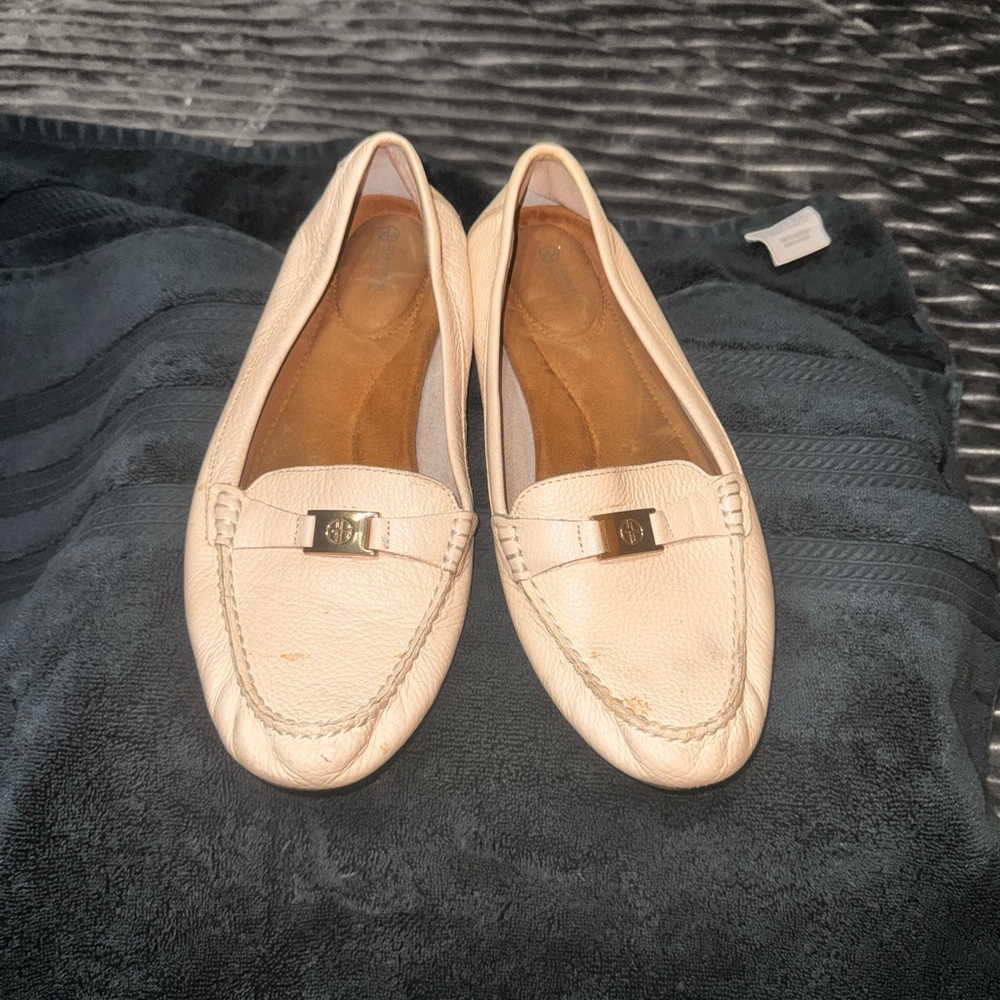 Source Unknown Cream Leather Loafers